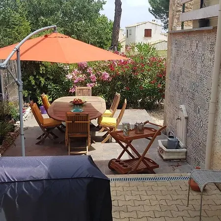 De 50m2, Climatise Avec Terrasse Et Parking Apartment