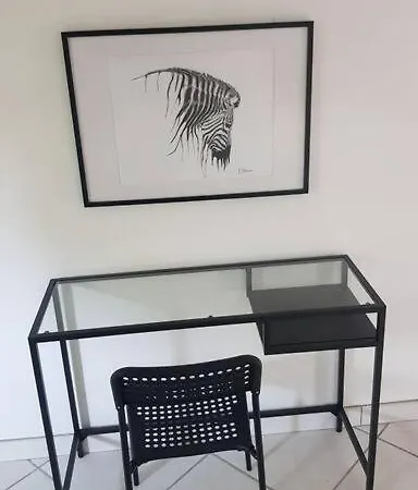 De 50m2, Climatise Avec Terrasse Et Parking *