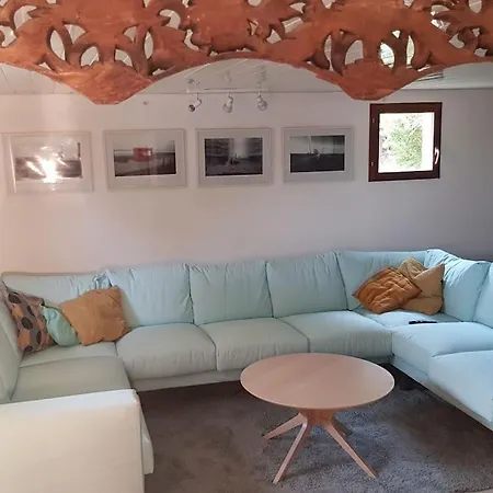 Apartment De 50m2, Climatise Avec Terrasse Et Parking *
